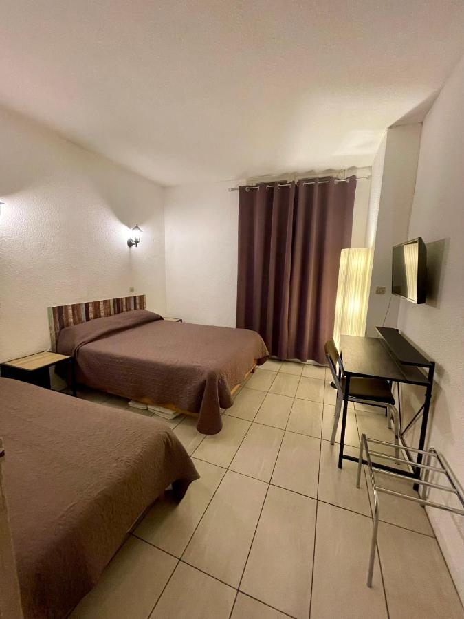 פרפיניין Hotel Alexander מראה חיצוני תמונה