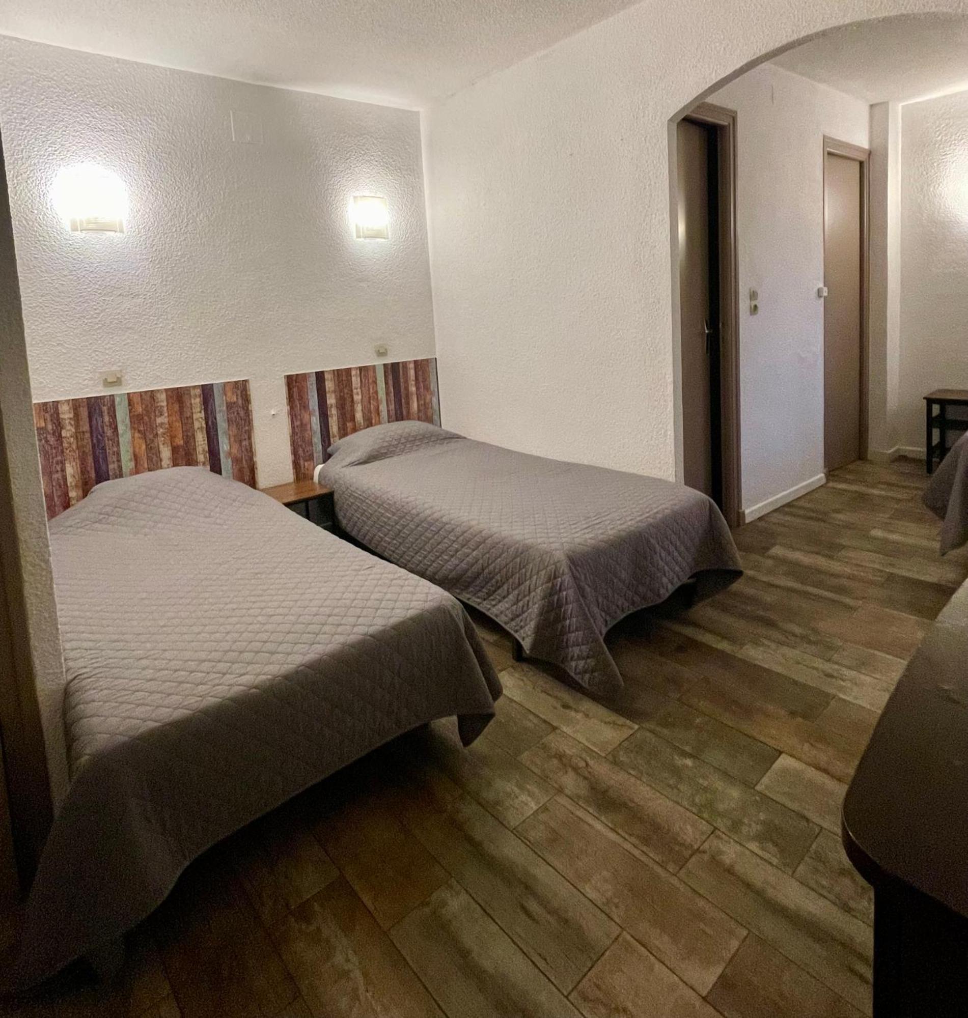 פרפיניין Hotel Alexander חדר תמונה