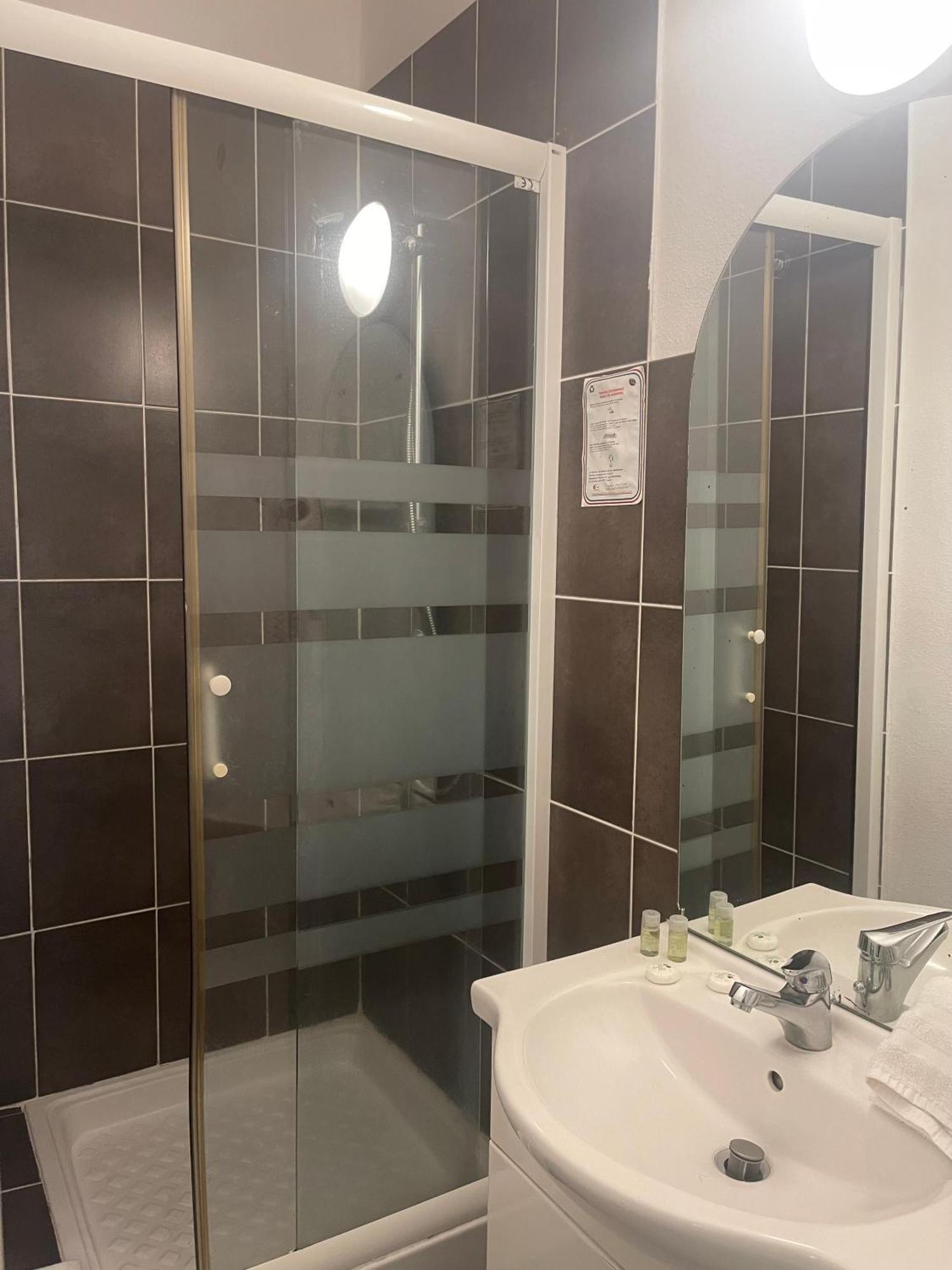 פרפיניין Hotel Alexander מראה חיצוני תמונה