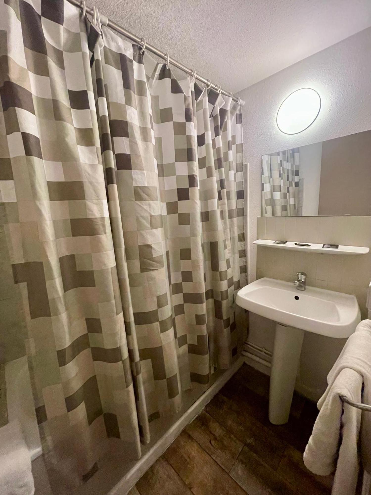 פרפיניין Hotel Alexander מראה חיצוני תמונה