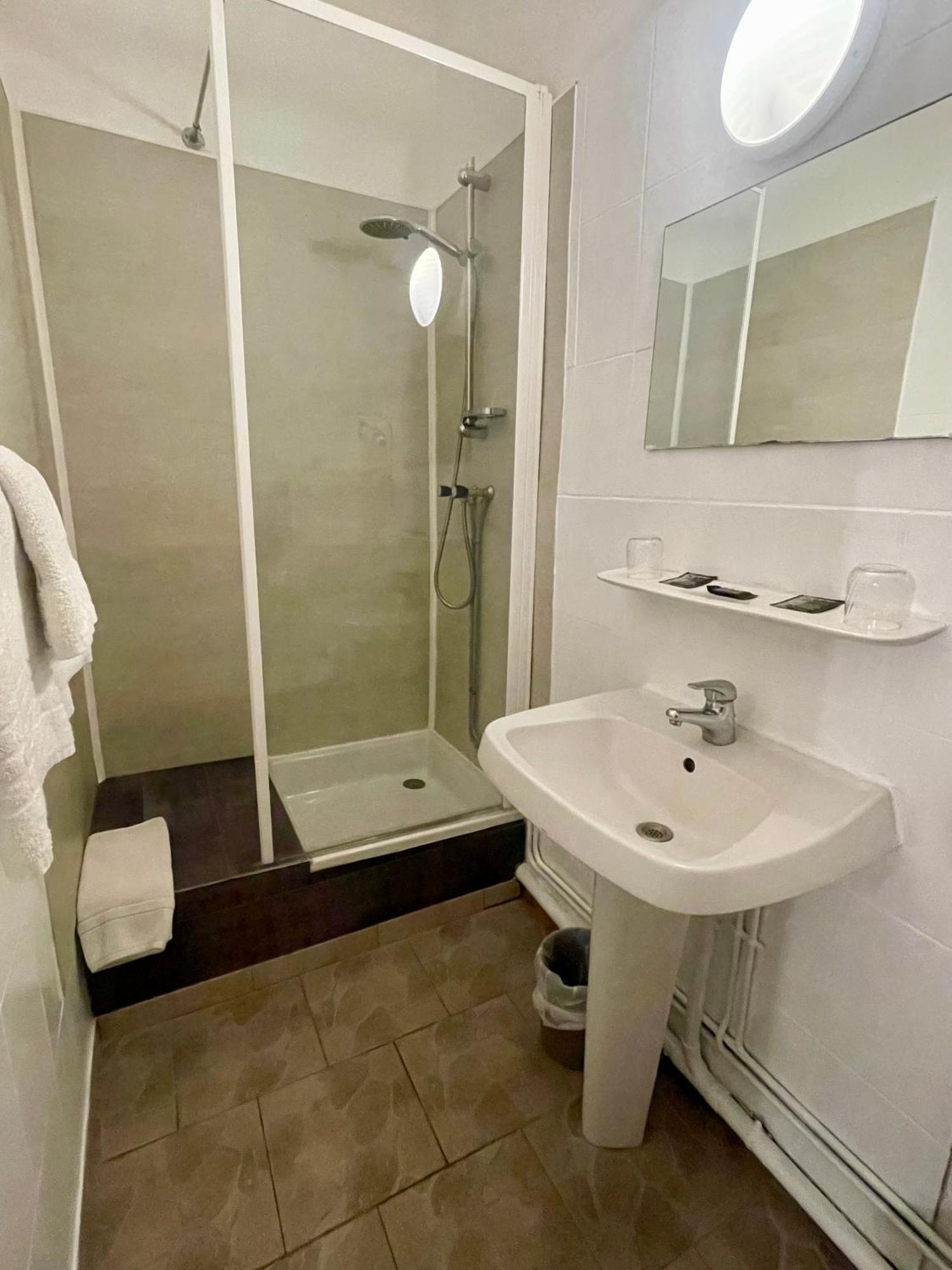 פרפיניין Hotel Alexander מראה חיצוני תמונה
