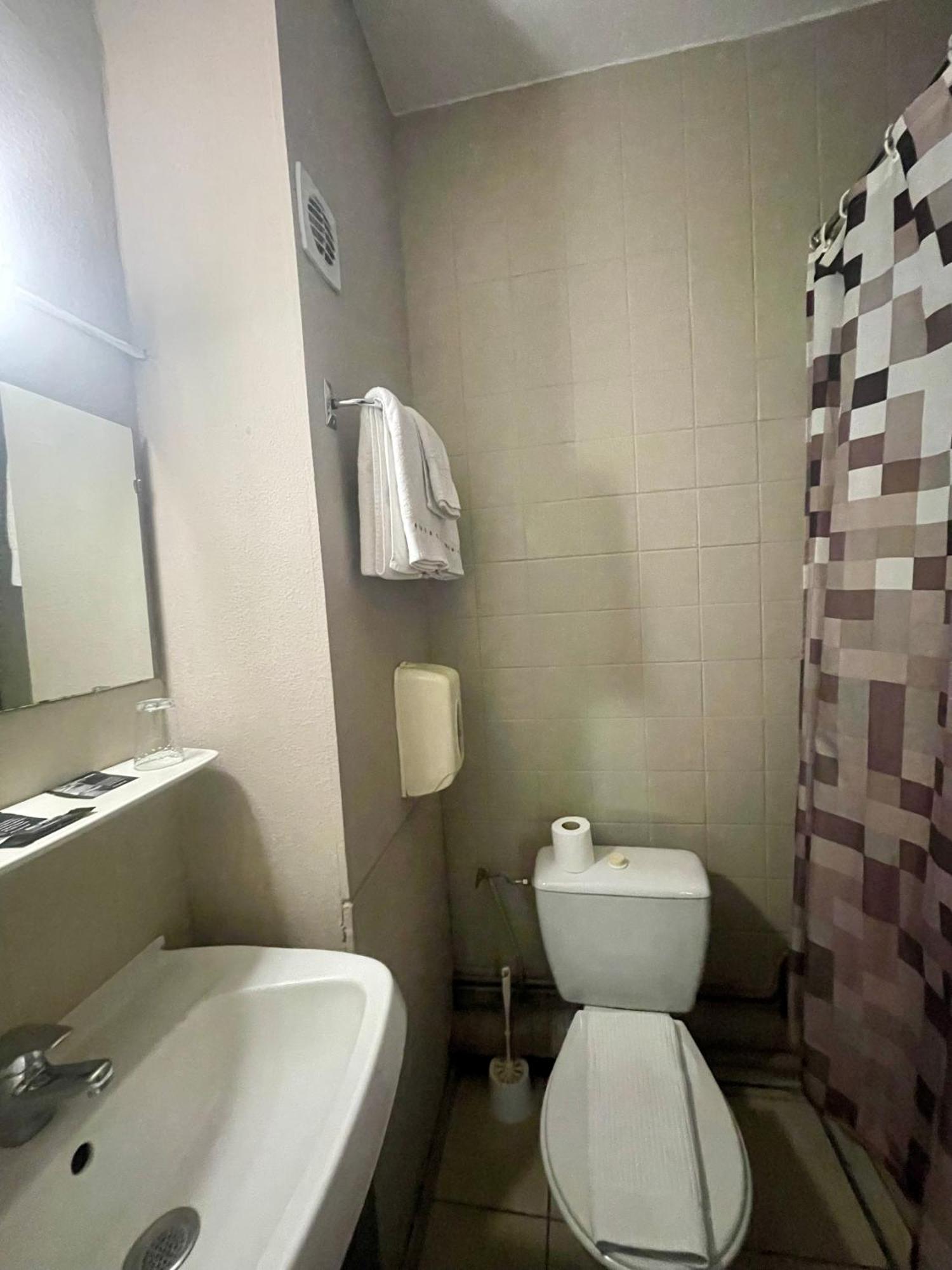 פרפיניין Hotel Alexander מראה חיצוני תמונה