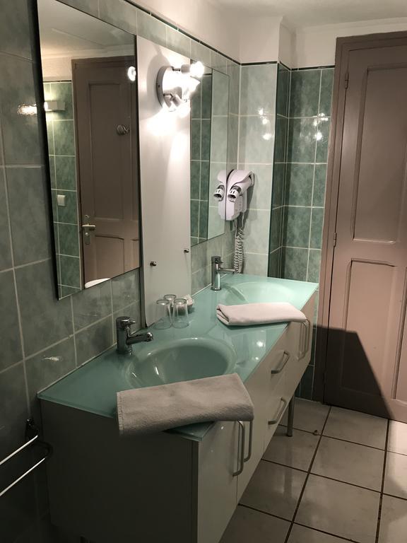 פרפיניין Hotel Alexander מראה חיצוני תמונה